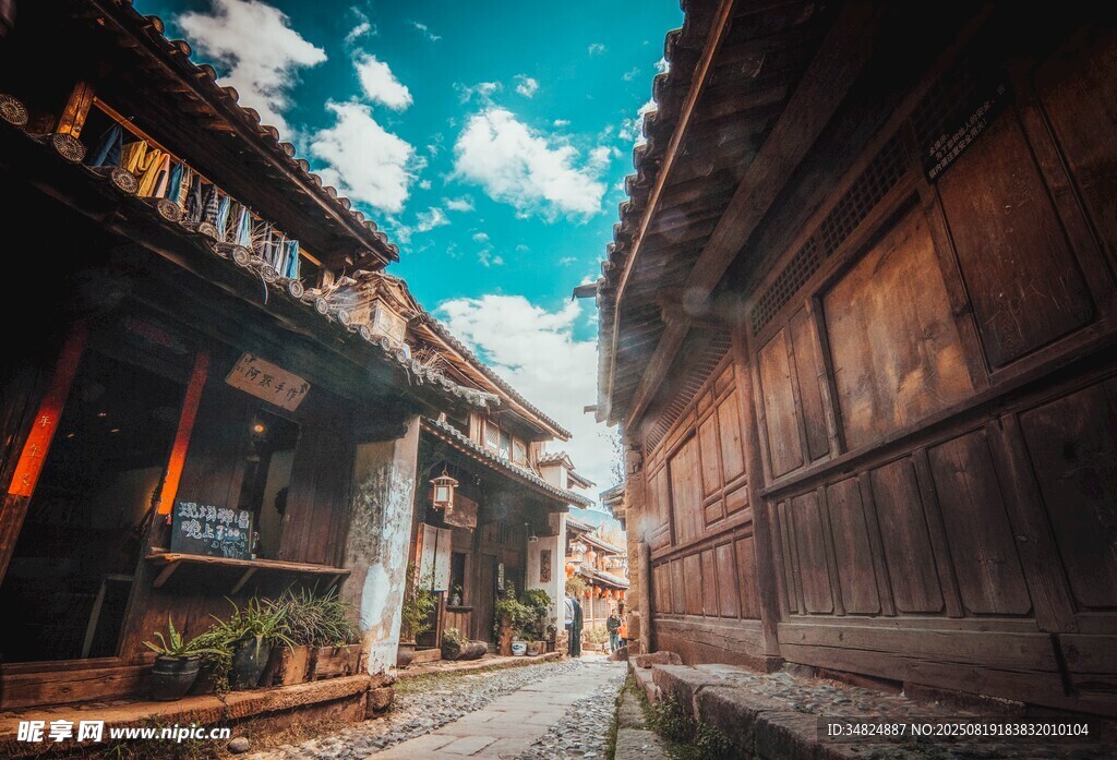 古巷木楼邂逅岁月宁静