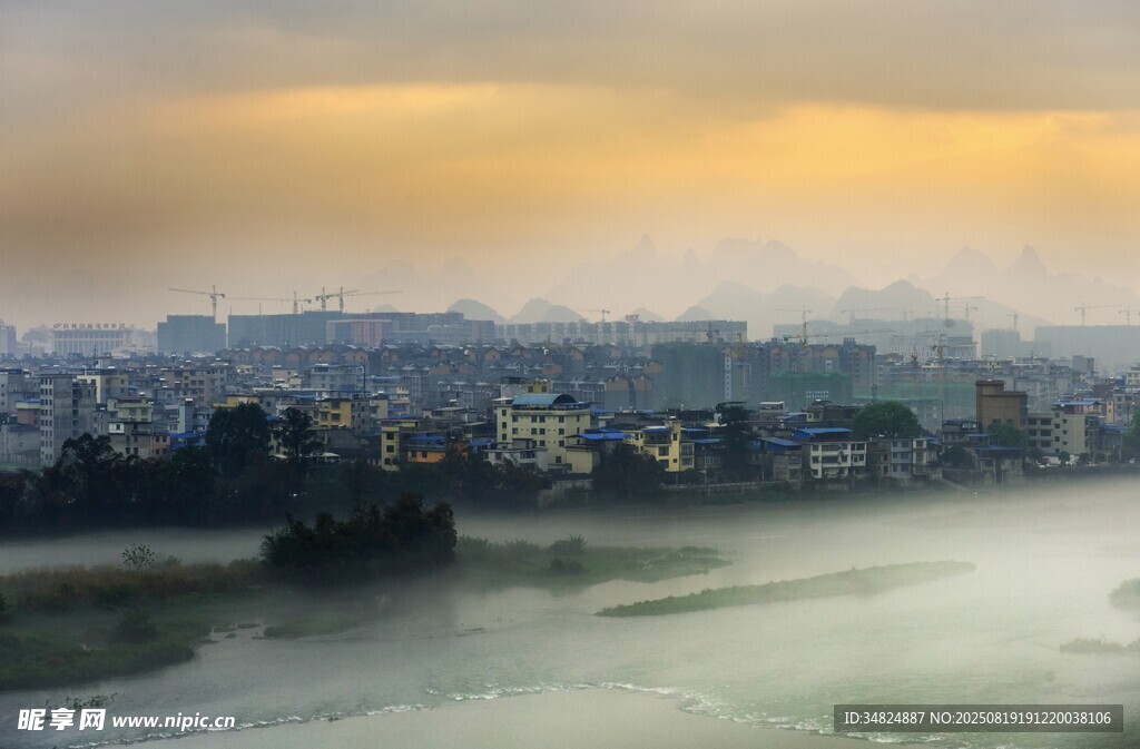 江边城市黄昏美景