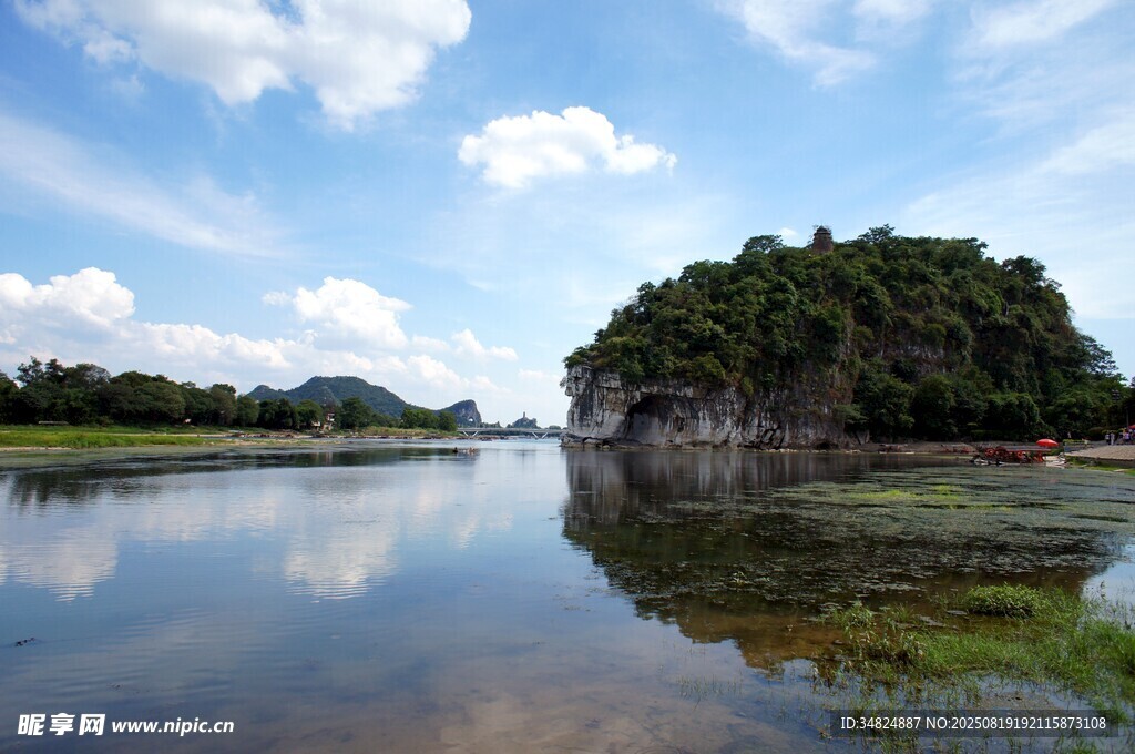 宁静河畔风光