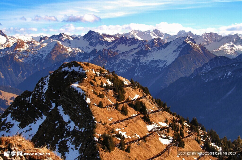 壮丽雪山山顶风光