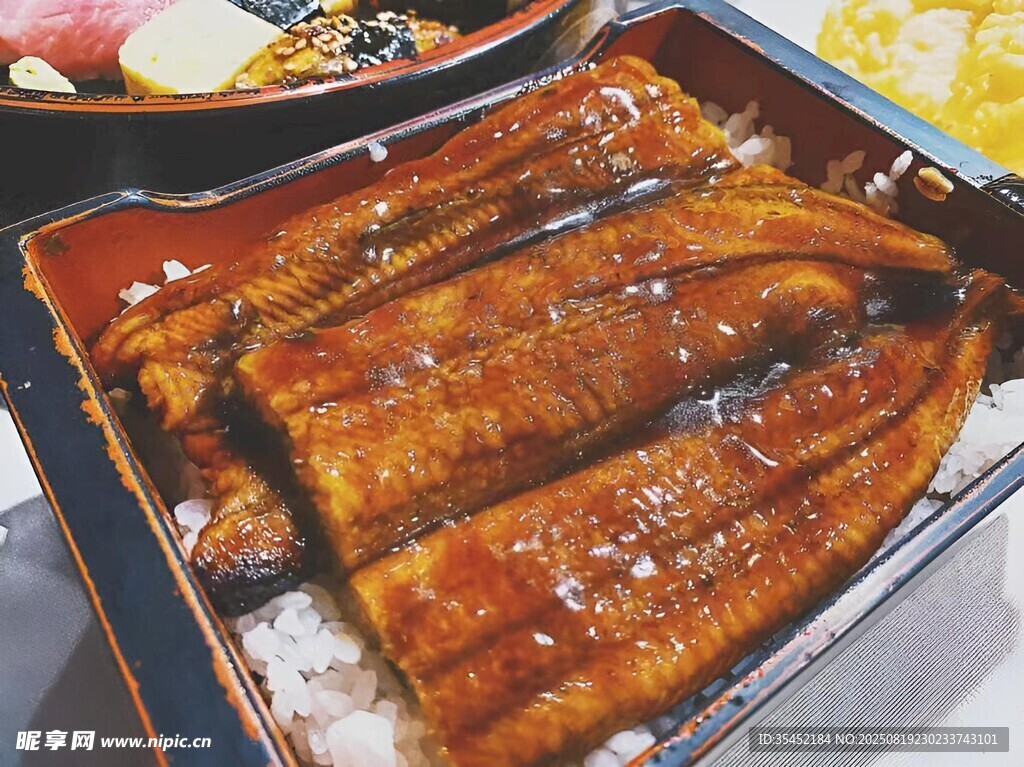 烤鳗鱼饭
