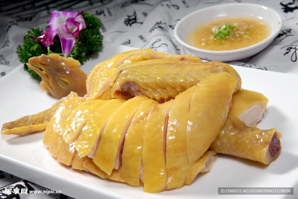 美味白切鸡摆盘精致诱人