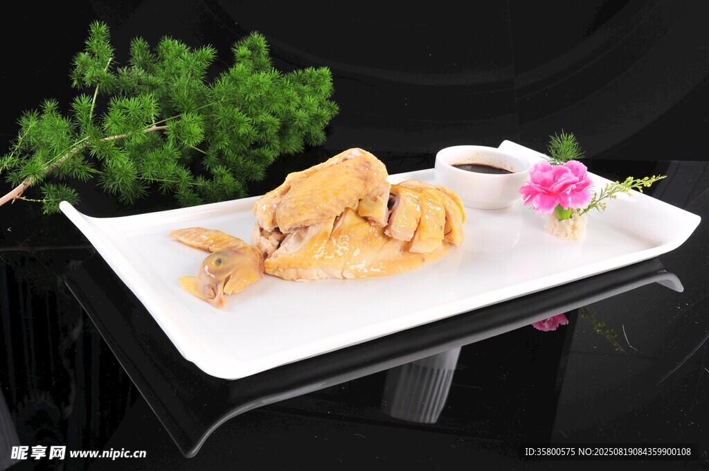 精致摆盘的美味特色炸物