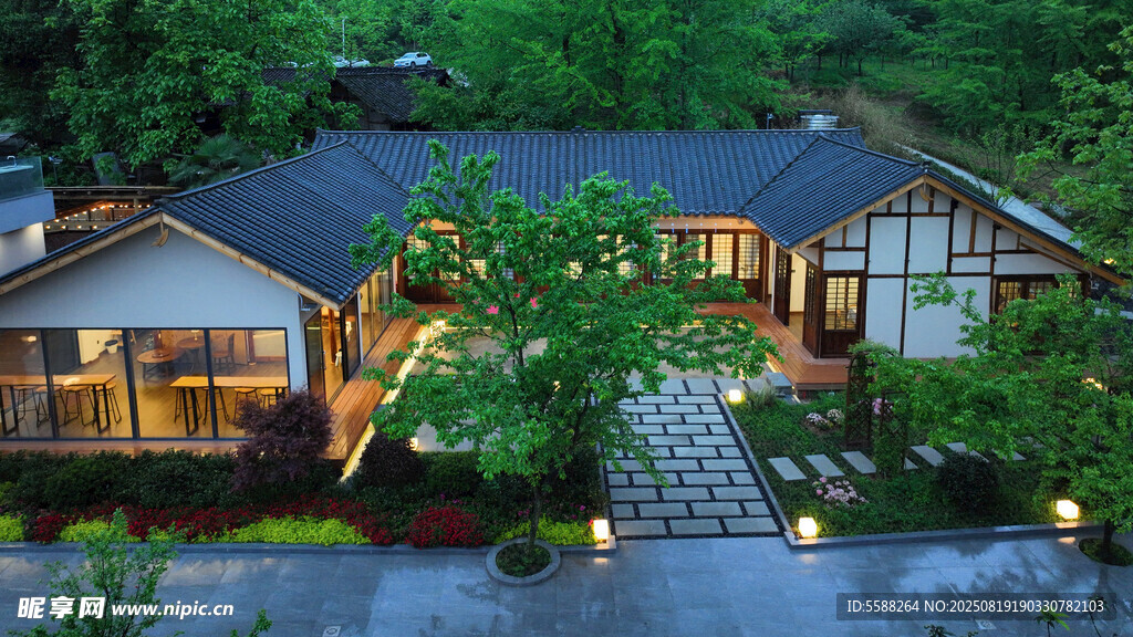 三合院