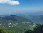 山峦叠翠的壮阔自然风光