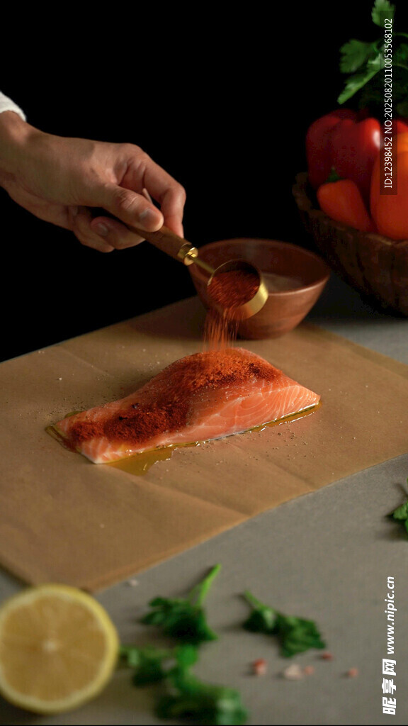 手工制作美味三文鱼料理