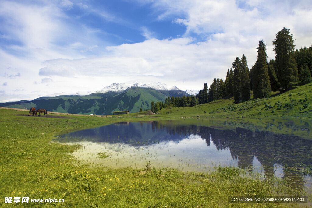 山间湖畔美景