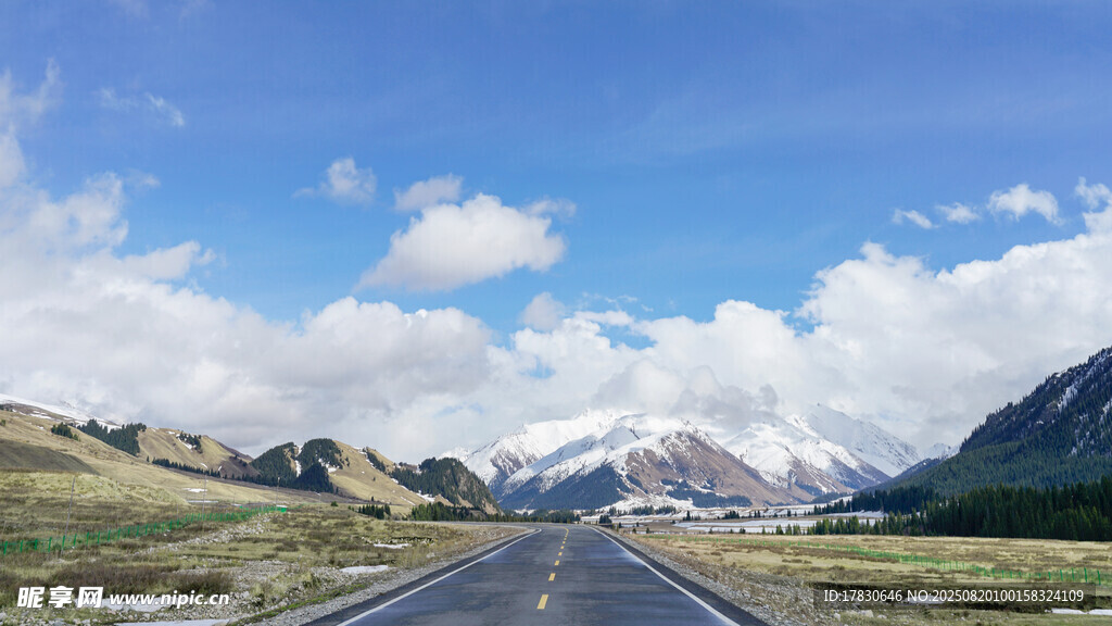 公路伸向远方的壮丽风景