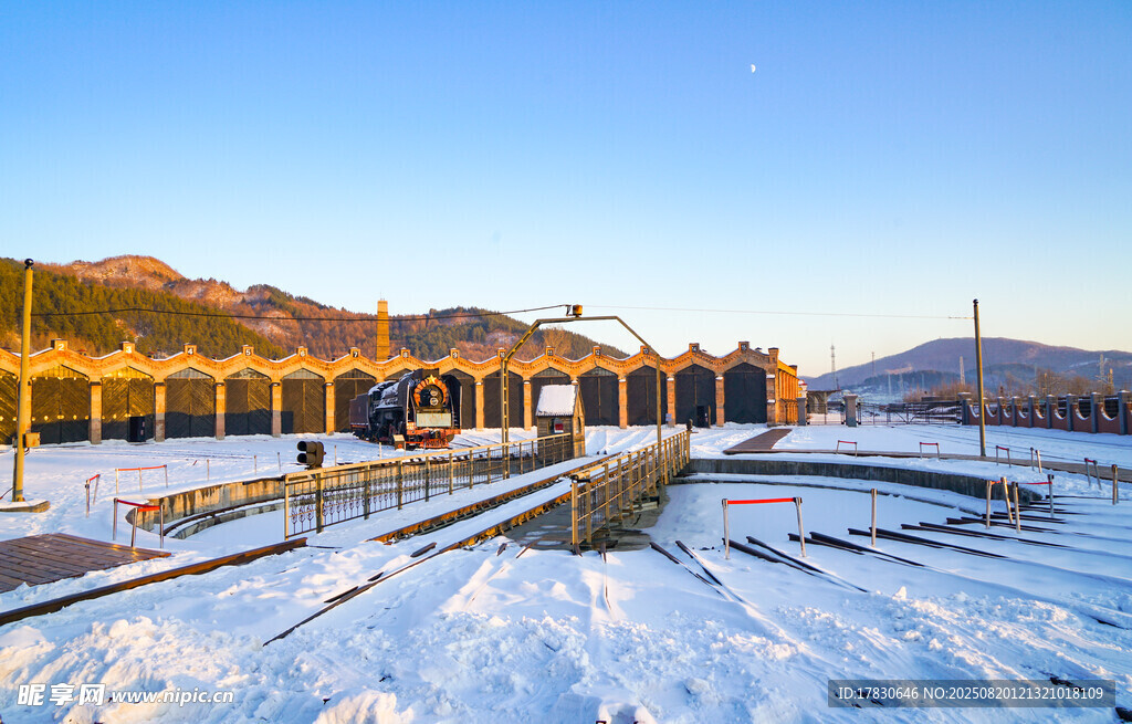 冬日雪后工厂全景