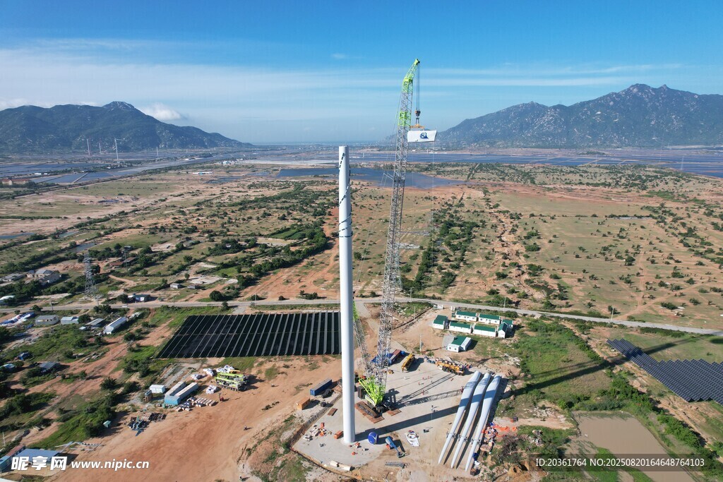 高空俯瞰桥梁建设现场