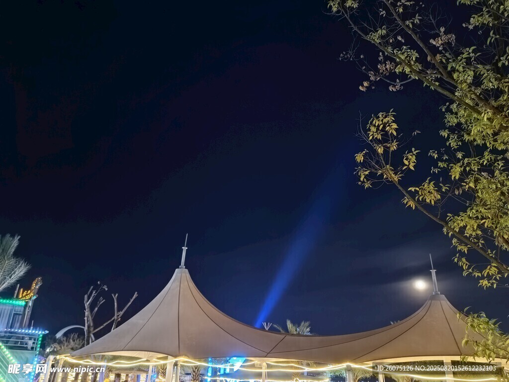 夜晚帐篷场景灯光璀璨
