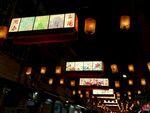夜晚热闹的中式灯笼街市