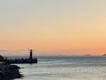 黄昏海港灯塔美景