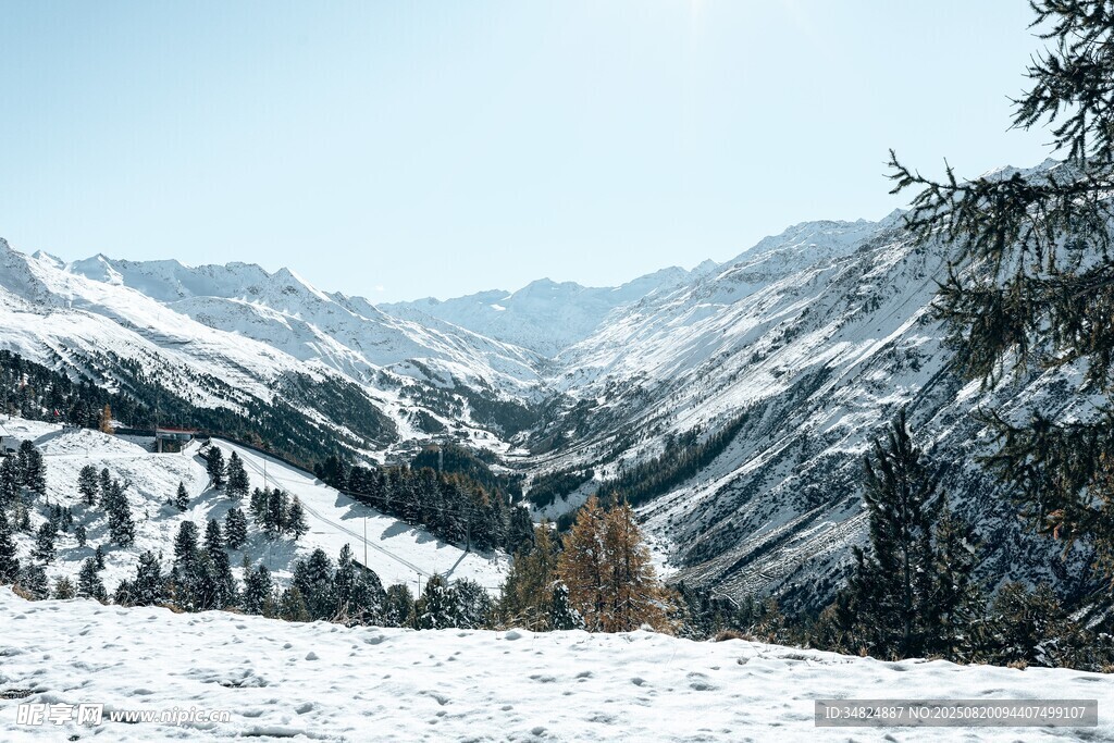 雪山风光静谧冬日景致