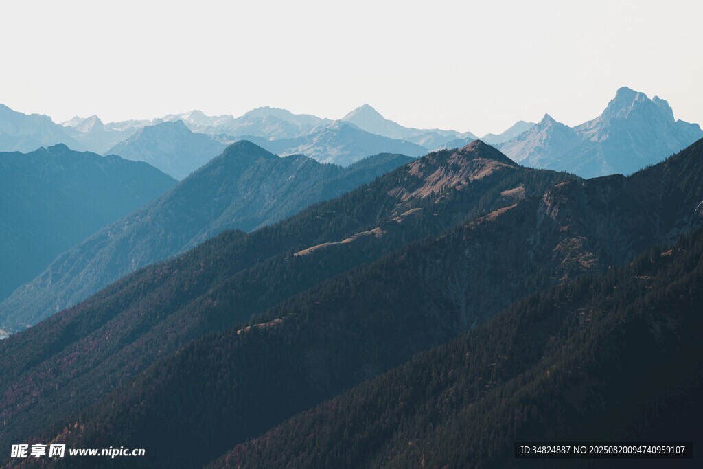 壮丽山景层峦叠嶂