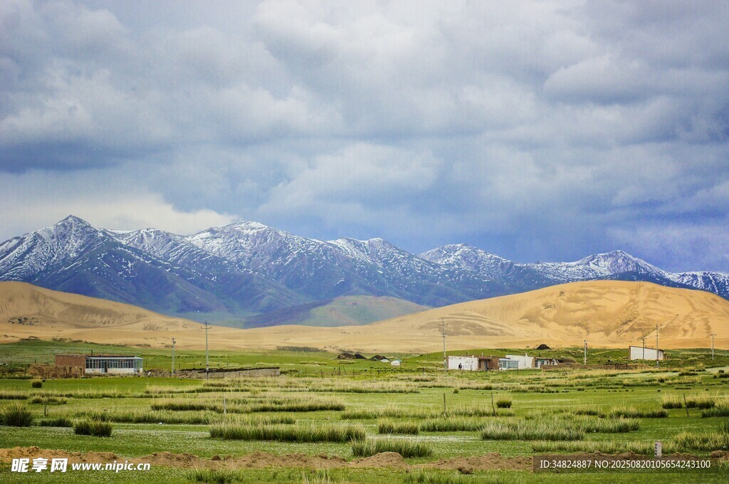 草原雪山美景
