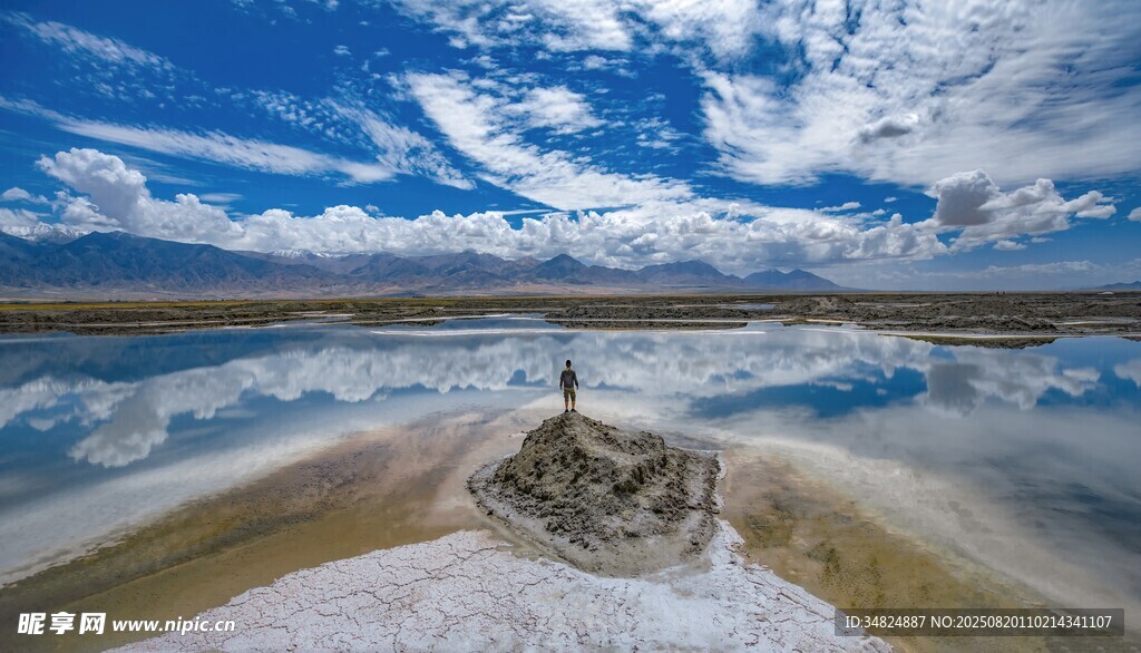 梦幻盐湖中的独特景致