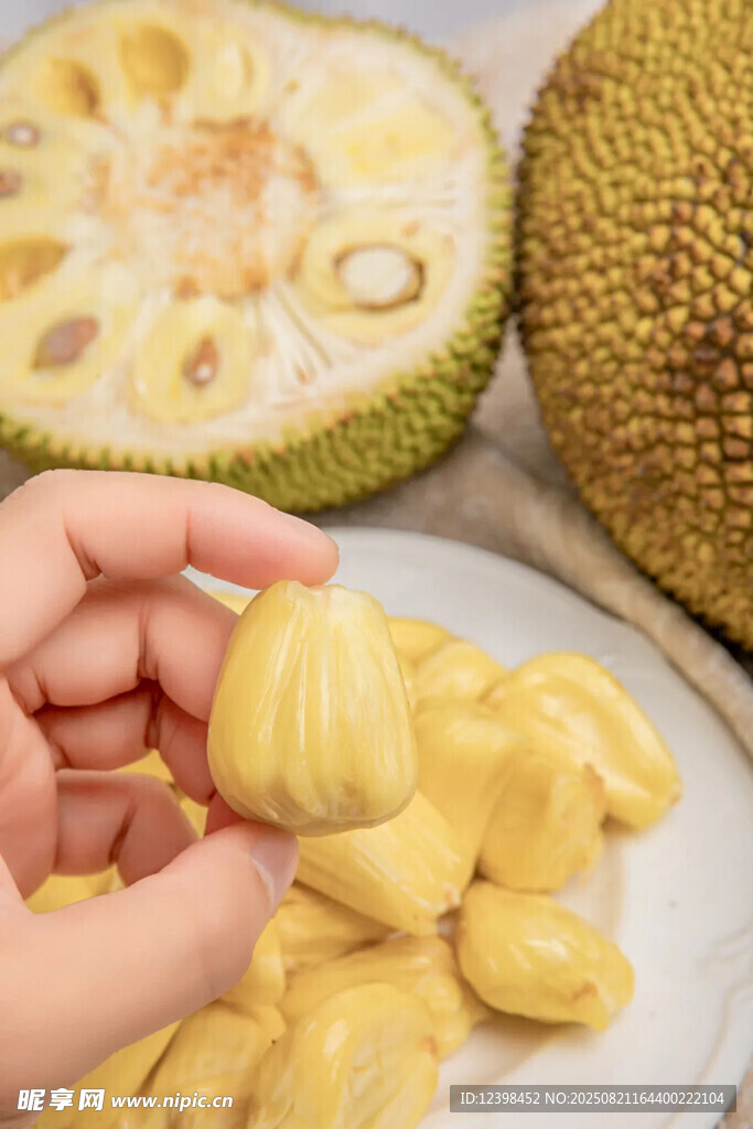 手剥美味菠萝蜜果肉