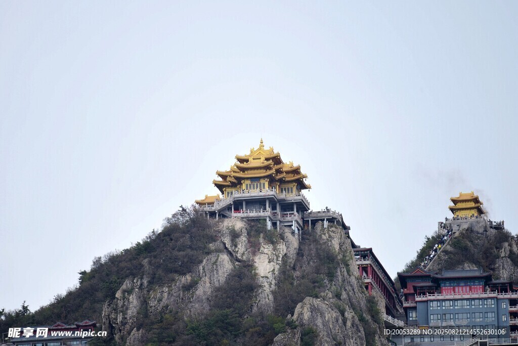 山顶金顶建筑景观