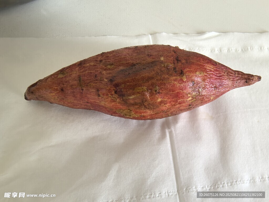 新鲜烤红薯特写