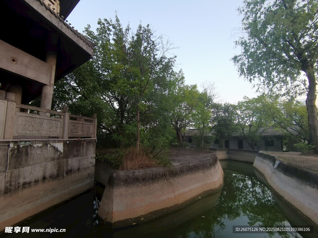 古雅水边建筑景观