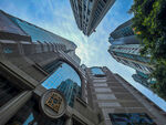 仰视城市高楼建筑景观