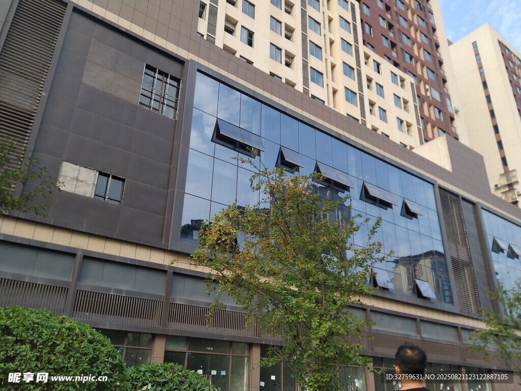 现代风格商业建筑外观