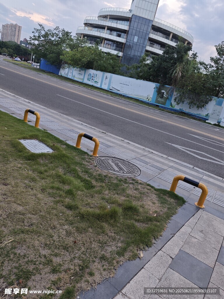 路边停车限位设施场景