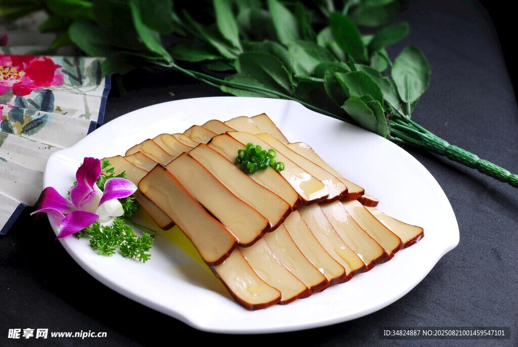 美味卤豆腐切片摆盘