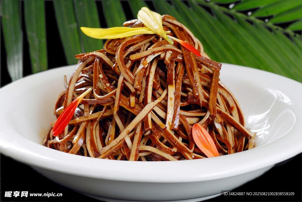 美味特色炒面色泽诱人