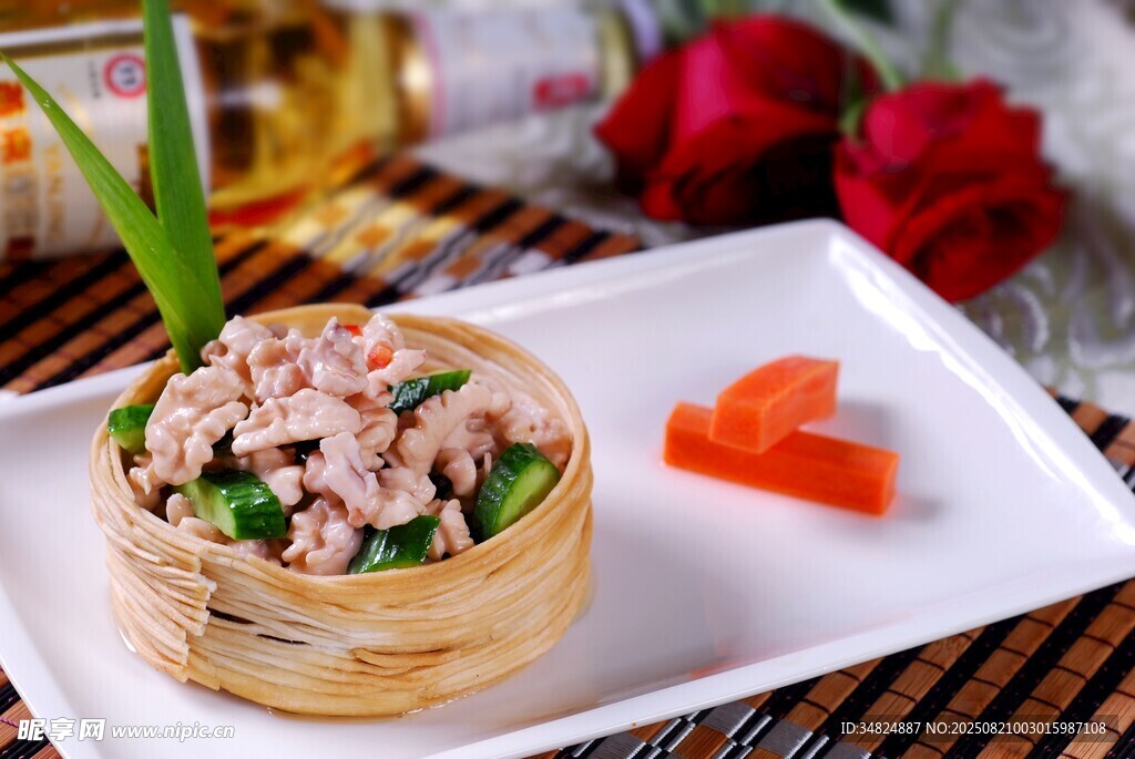 美味肉馅蔬菜卷