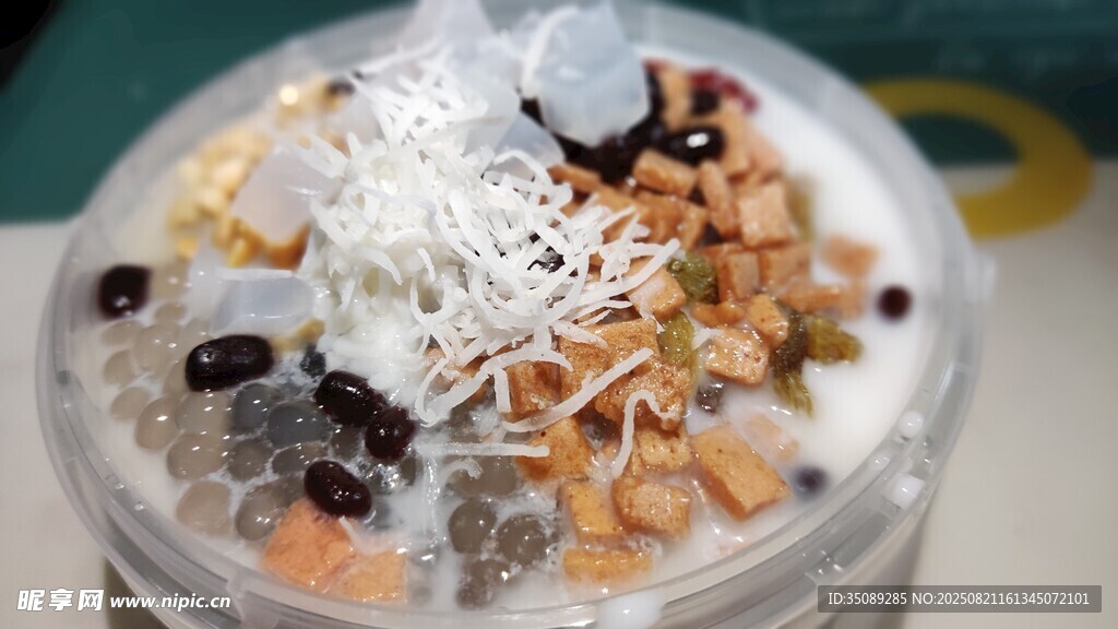 美味缤纷坚果酸奶杯