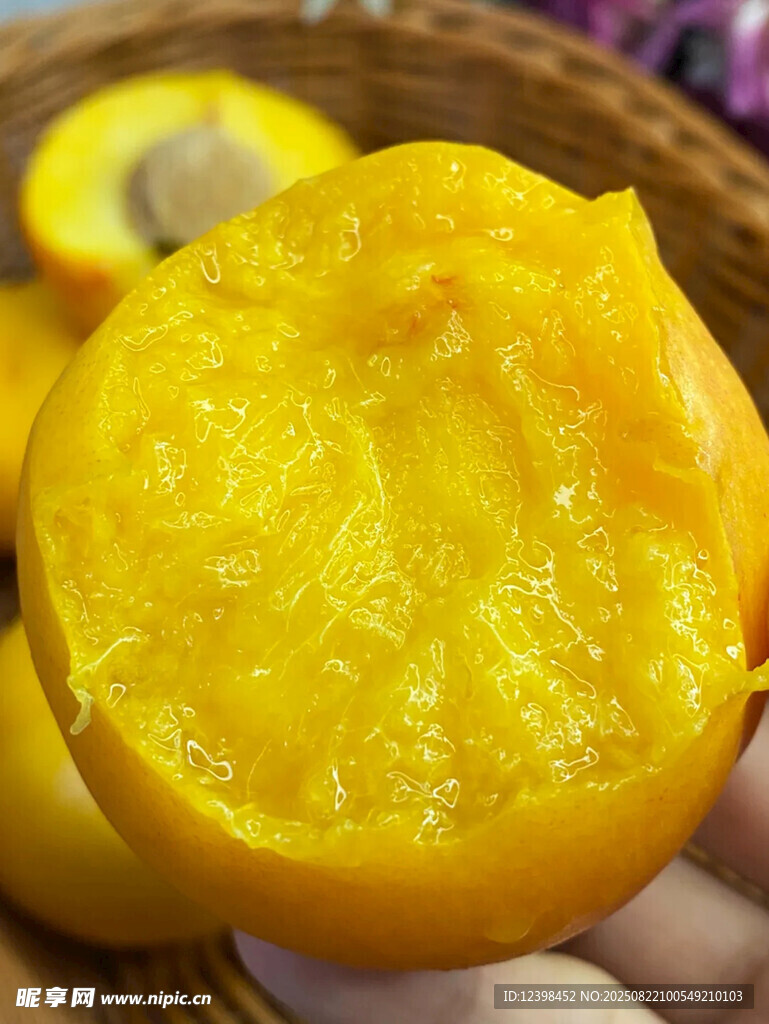 新鲜黄桃果肉特写