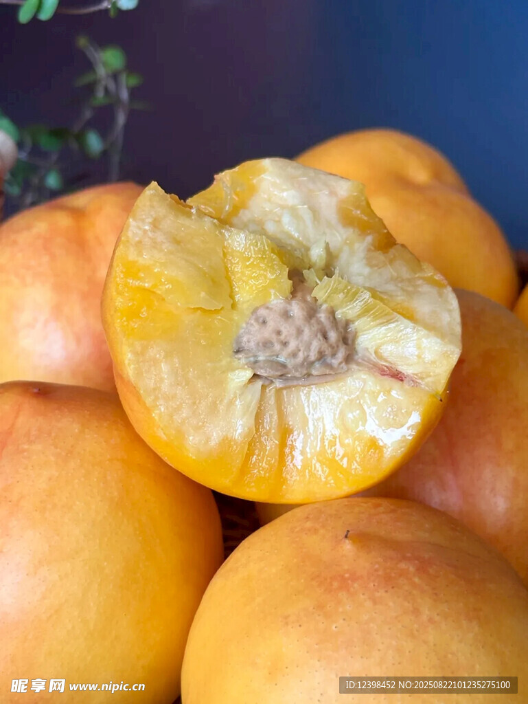 新鲜黄桃