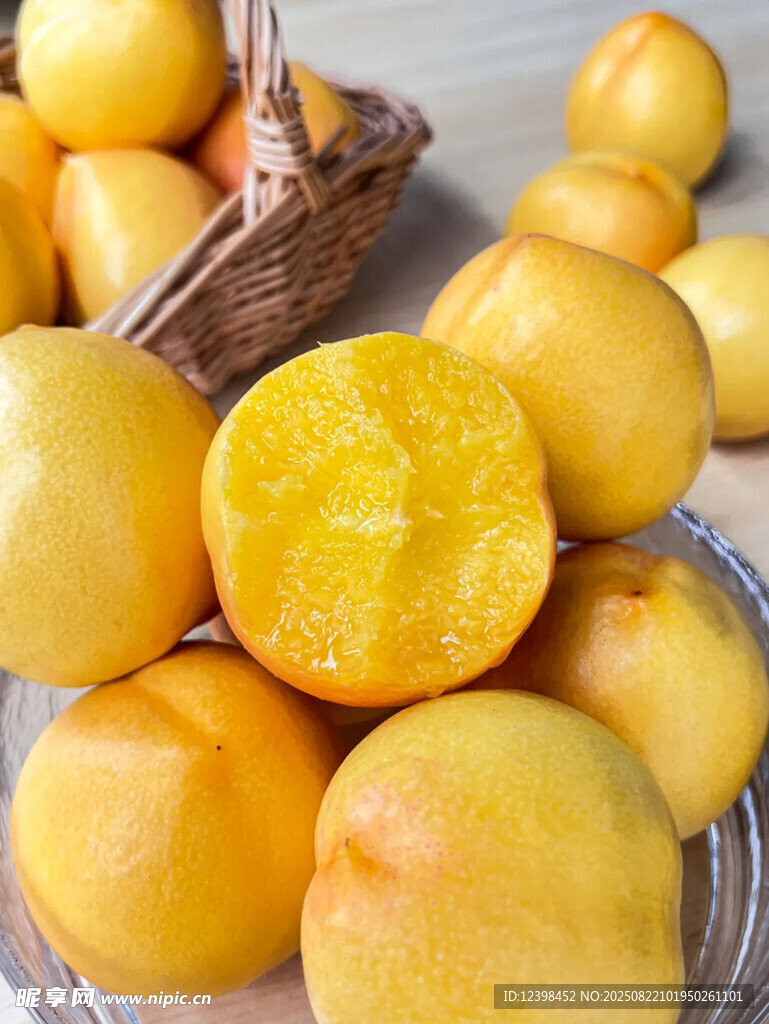 新鲜黄桃