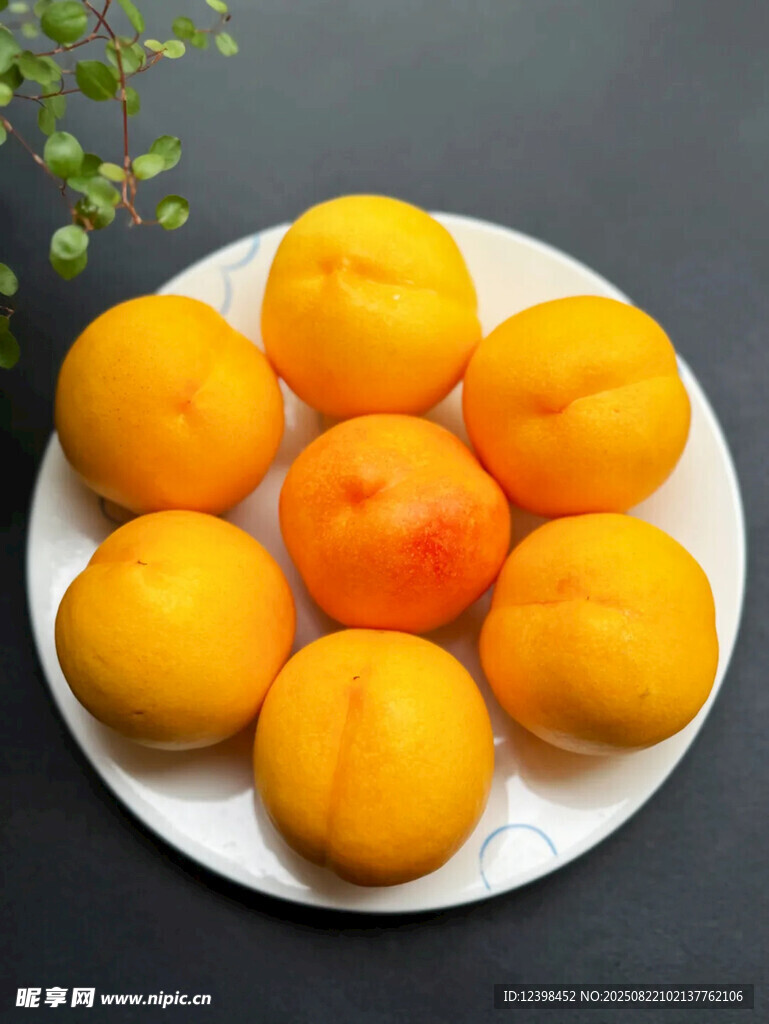 盘中黄桃