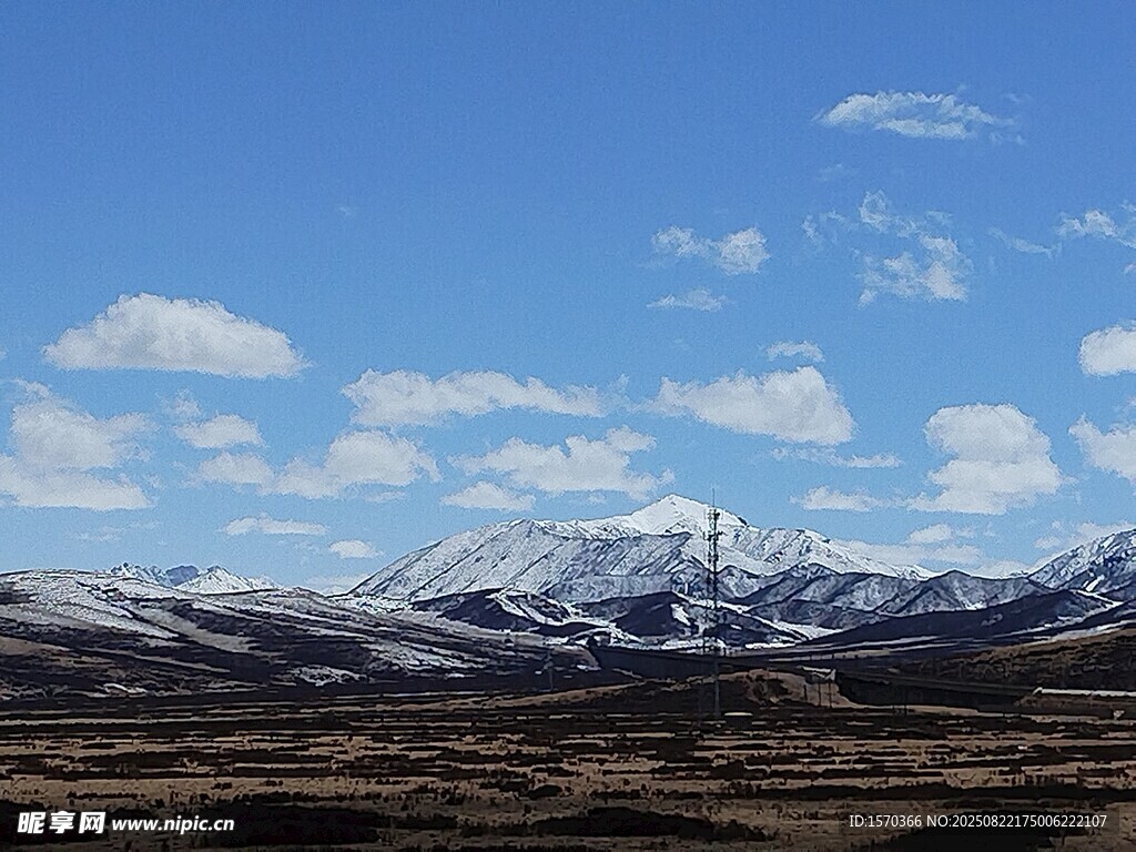 雪山远景  广袤天地风光
