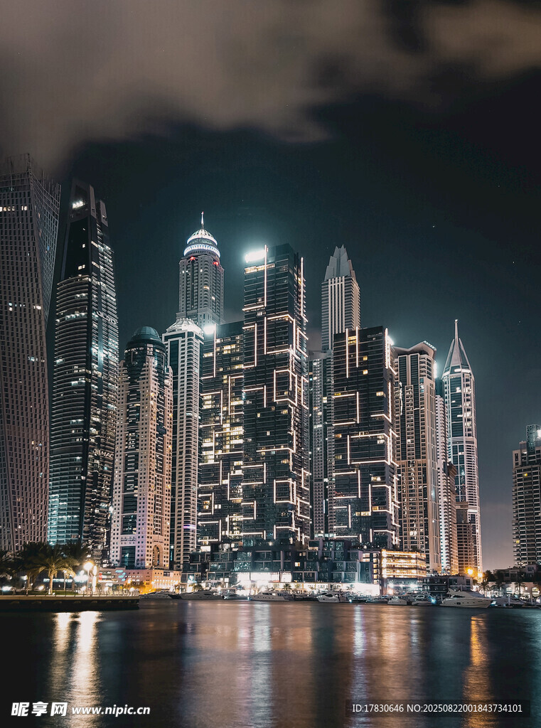 迪拜璀璨夜景摩天大楼群