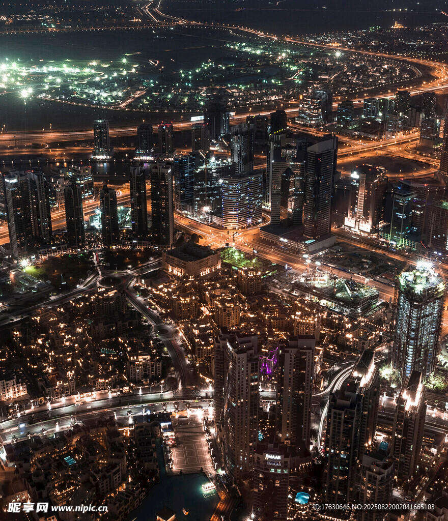 城市璀璨夜景俯瞰图