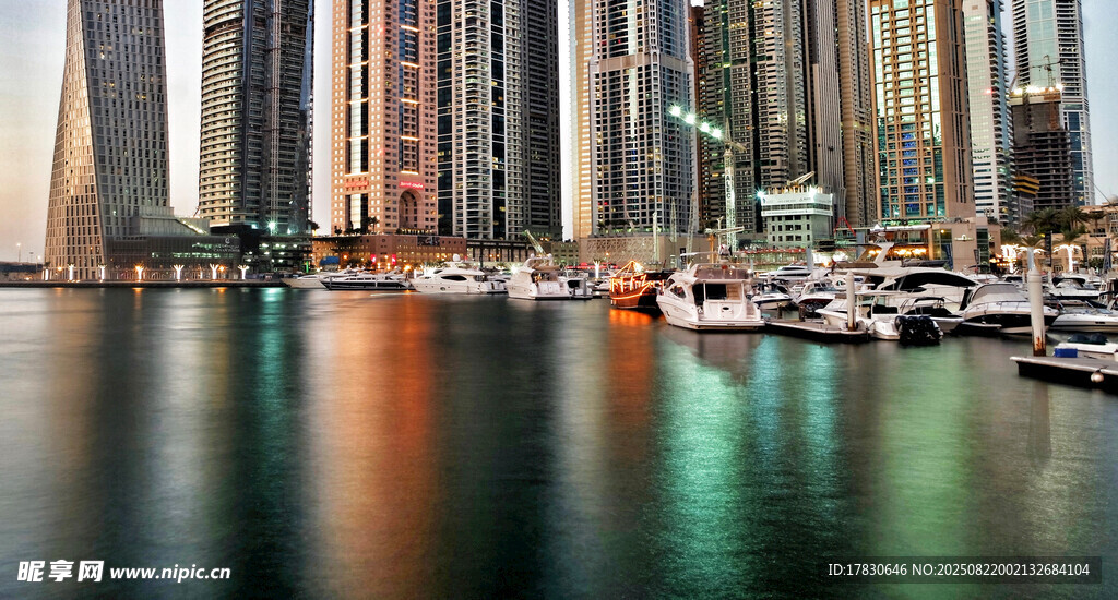 迪拜码头绚丽夜景