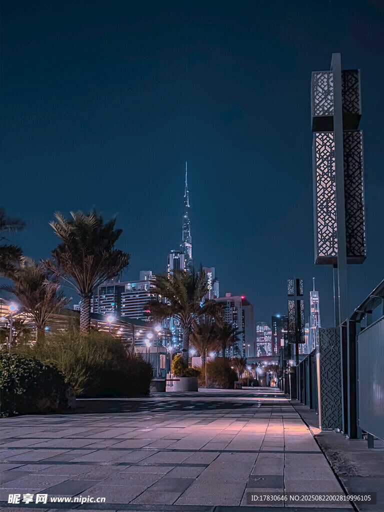 夜幕下的城市建筑景观