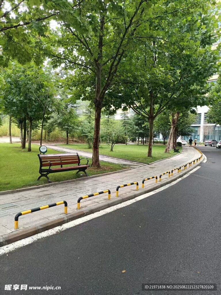 公园路边景致