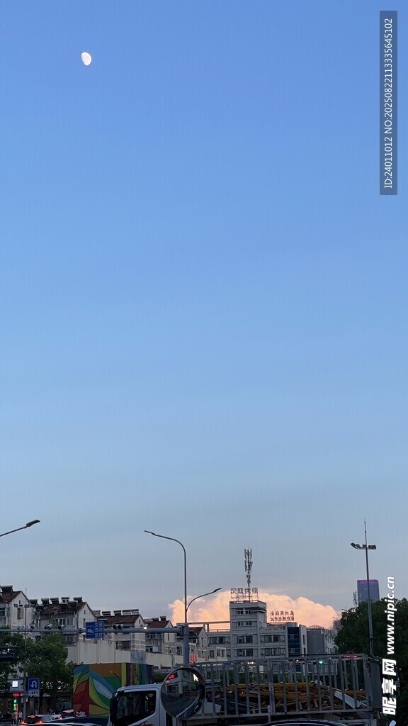 城市黄昏时的天际线景观