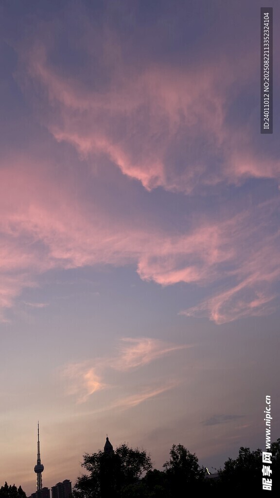 黄昏时分的梦幻天空景色