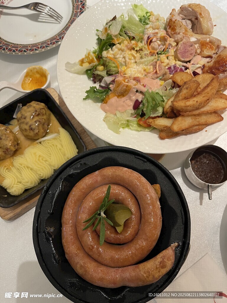 丰盛多样的美味西式餐点