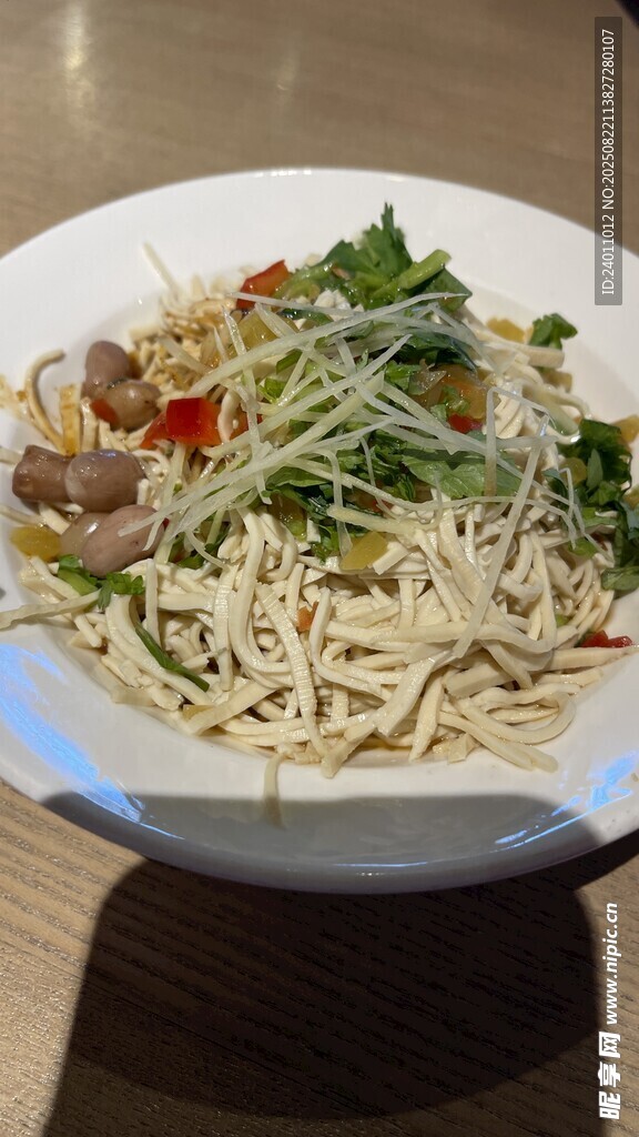 美味凉拌面 清新又爽口