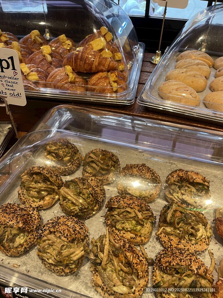 美味多样的烘焙食品陈列