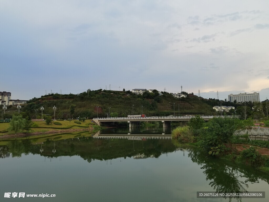 湖畔桥景自然宁静风光