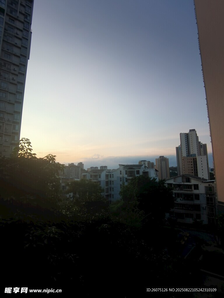 城市黄昏天际线景观