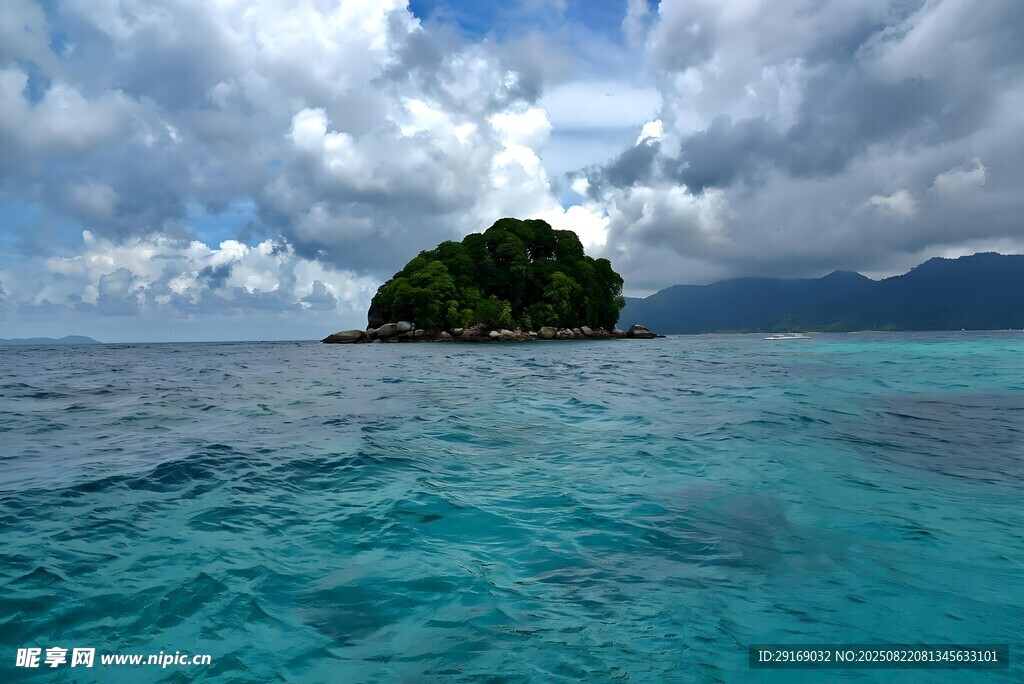 海上孤岛 碧海蓝天美景